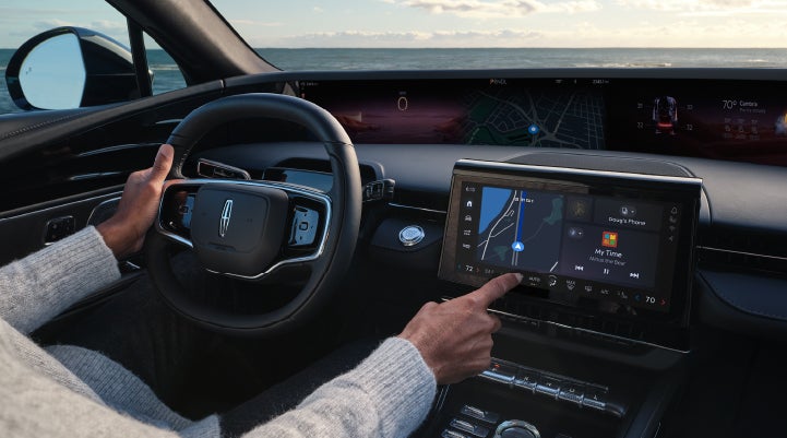 The driver of a 2024 Lincoln Nautilus® SUV interacts with the new Lincoln Digital Experience. | Nick Mayer Lincoln Mayfield in Mayfield Heights OH