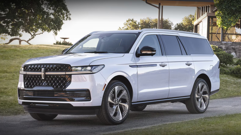 2025 Lincoln Navigator® Black Label white exterior parked near luxury residence.