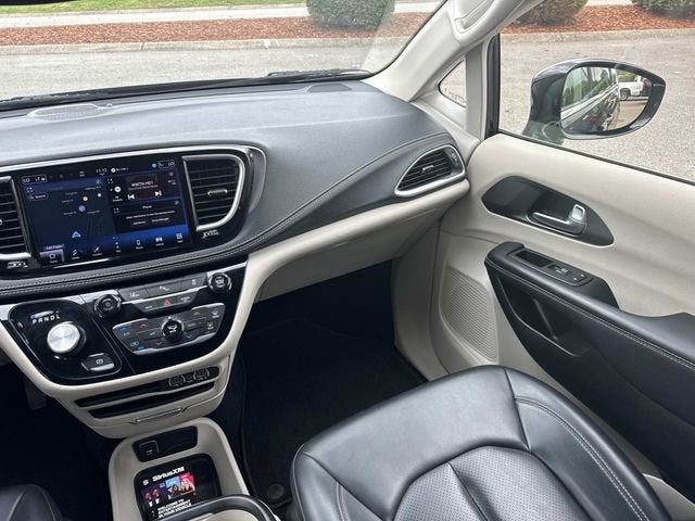 2024 Chrysler Pacifica Hybrid Select
