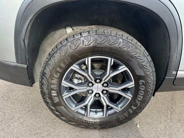 2024 GMC Acadia AT4