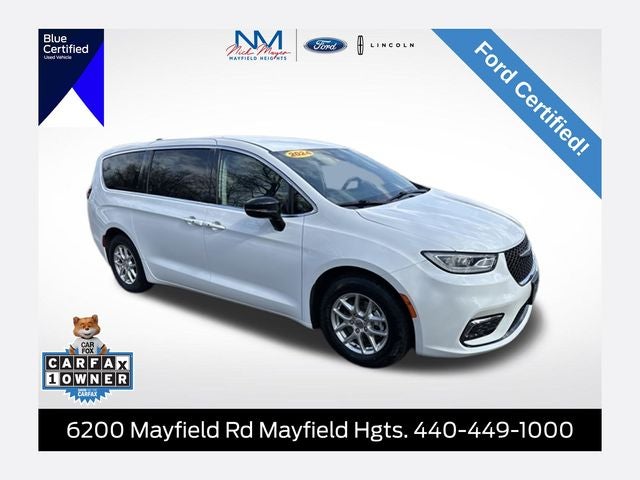 2024 Chrysler Pacifica Touring L's photo