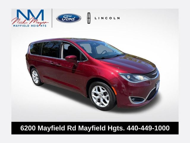 2018 Chrysler Pacifica Touring Plus's photo