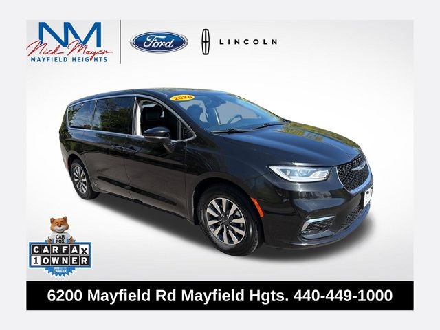 2024 Chrysler Pacifica Hybrid Select PHEV's photo