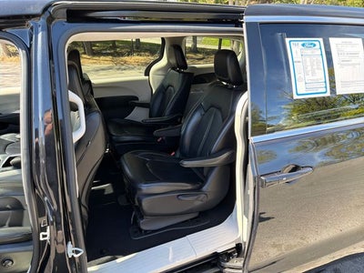 2024 Chrysler Pacifica Hybrid Select