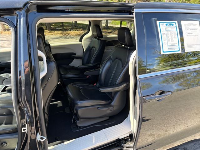 2024 Chrysler Pacifica Hybrid Select