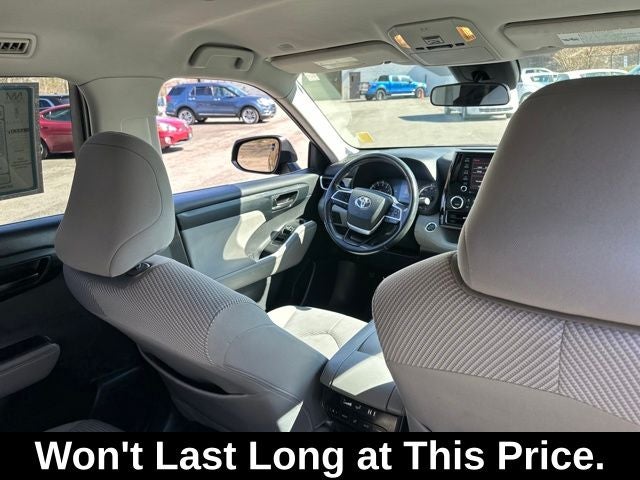 2022 Toyota Highlander LE