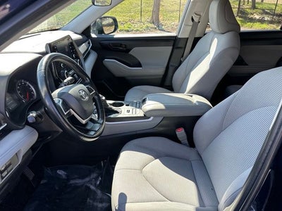 2022 Toyota Highlander LE