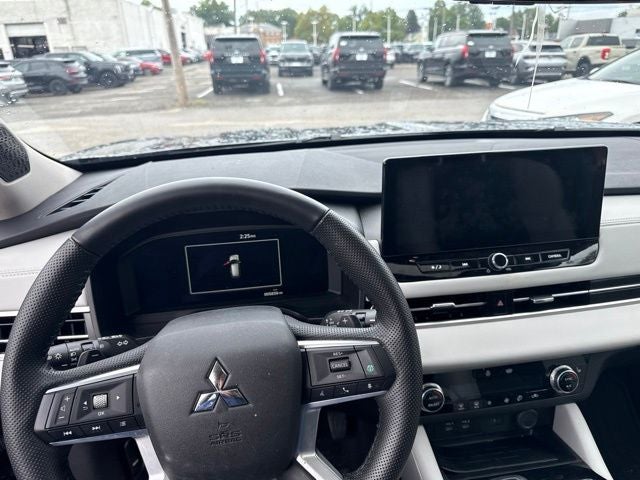 2026 Mitsubishi Outlander Base