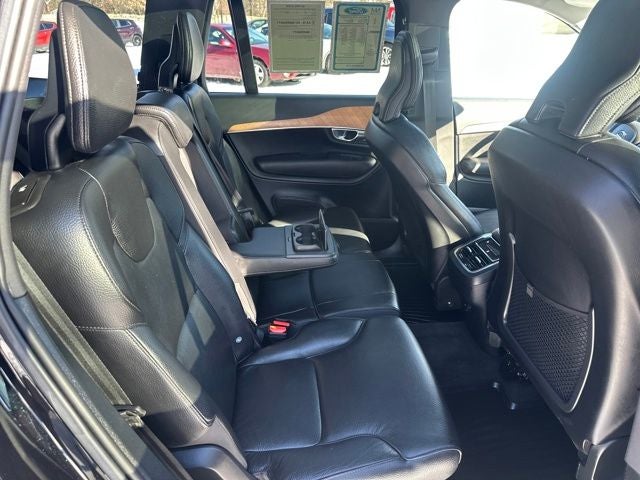 2022 Volvo XC90 T6 Momentum