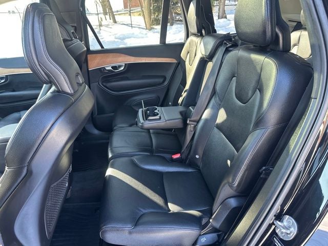 2022 Volvo XC90 T6 Momentum