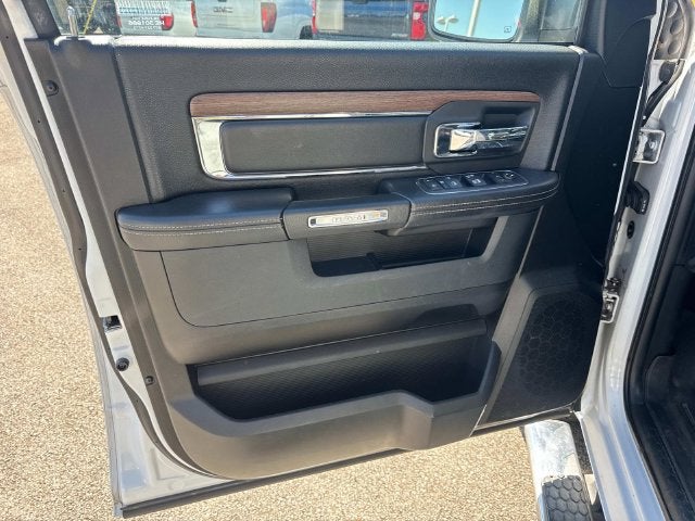 2017 RAM 1500 Laramie Crew Cab 4x4 5'7" Box
