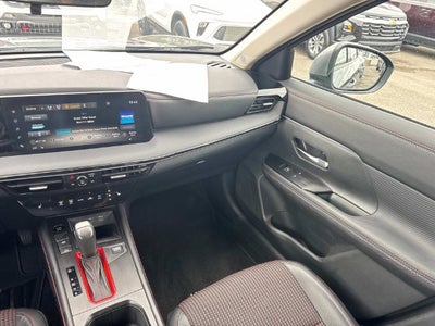 2025 Nissan Kicks SR FWD
