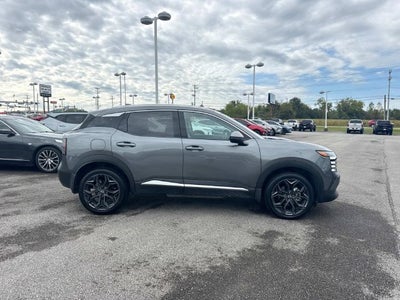 2025 Nissan Kicks SR FWD