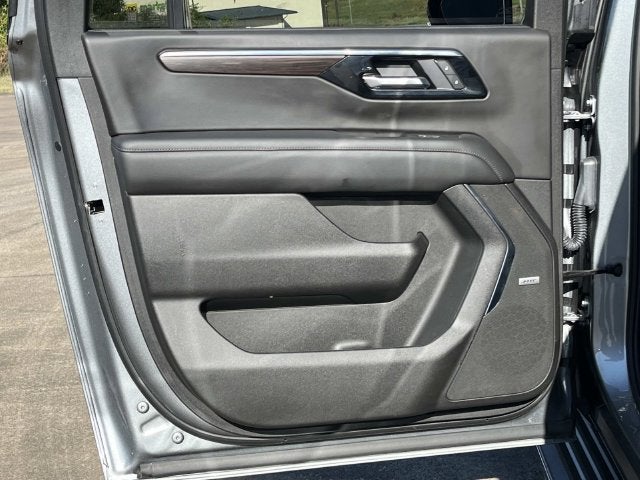 2025 Chevrolet Suburban LT
