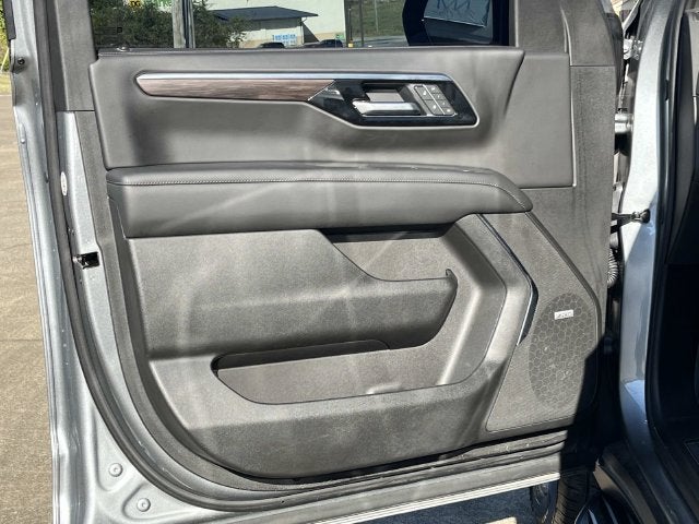 2025 Chevrolet Suburban LT