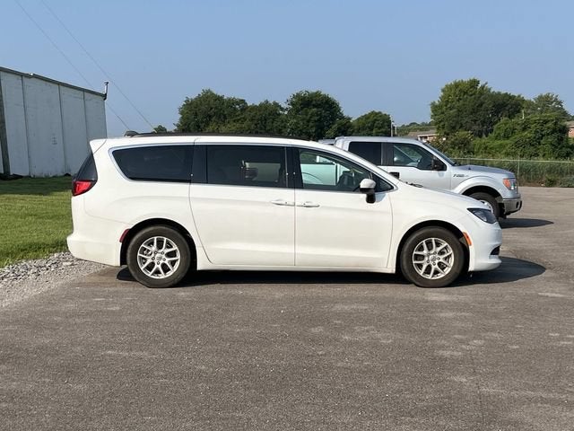 2021 Chrysler Voyager LXI