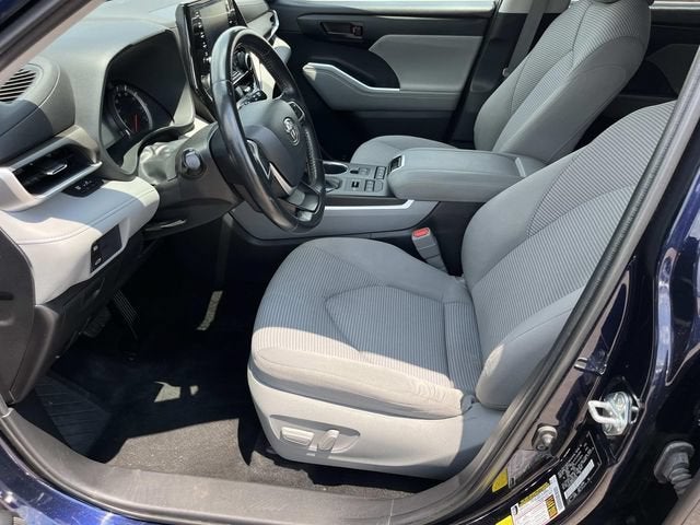 2022 Toyota Highlander LE