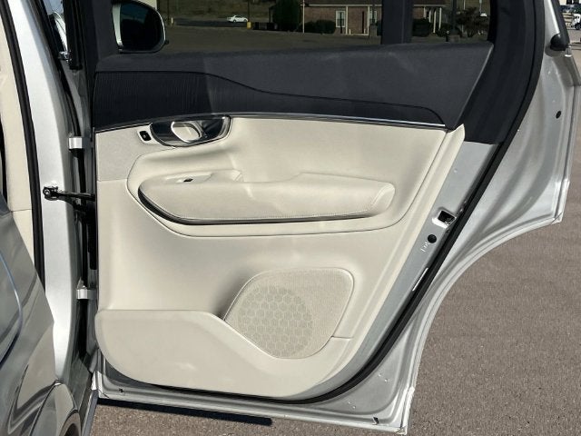 2020 Volvo XC90 T6 Momentum 6 Passenger
