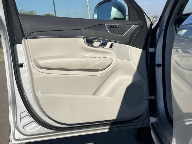 2020 Volvo XC90 T6 Momentum 6 Passenger