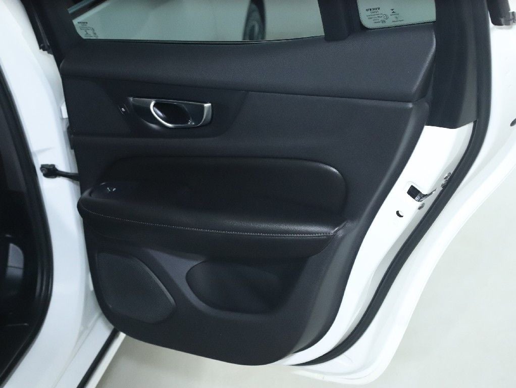 2022 Volvo S60 Recharge Plug-In Hybrid T8 R-Design Expression