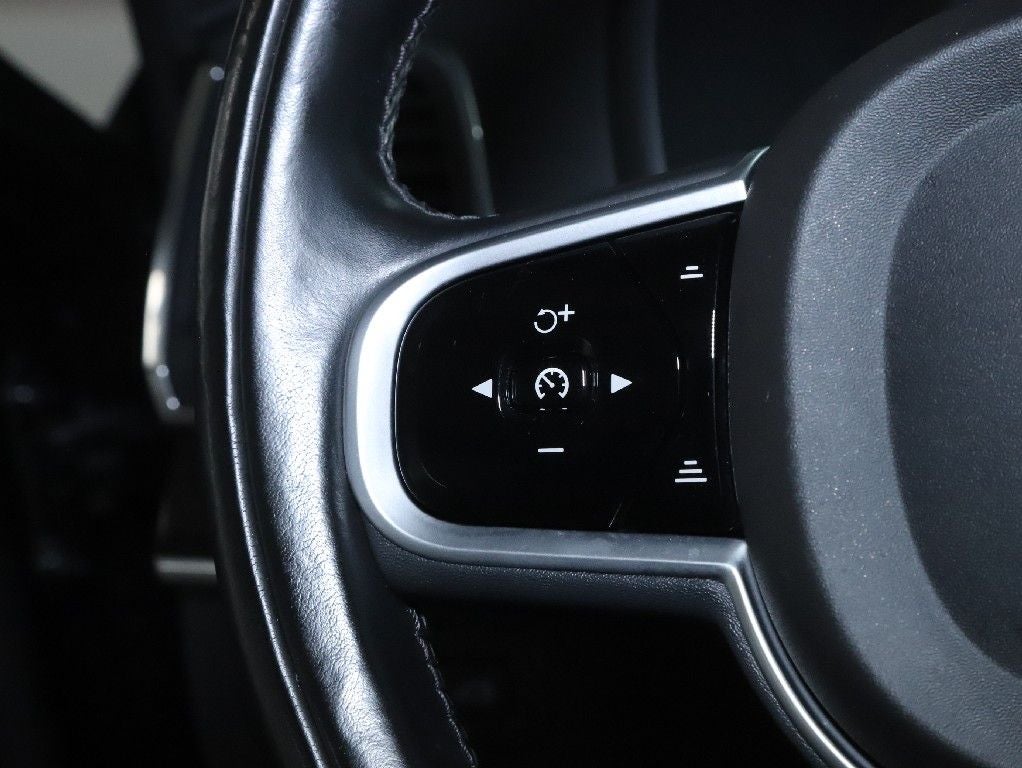 2019 Volvo XC90 T6 Momentum