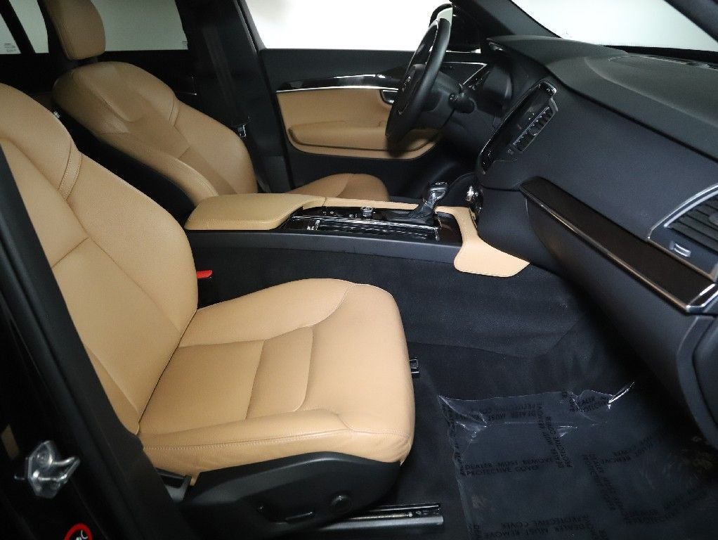 2019 Volvo XC90 T6 Momentum