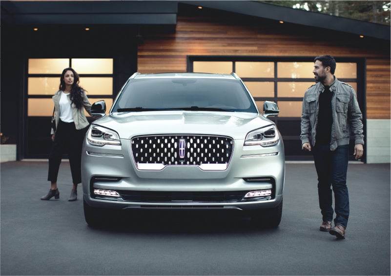 The sparkling grille of the 2023 Lincoln Aviator® Grand Touring model | Nick Mayer Lincoln Mayfield in Mayfield Heights OH