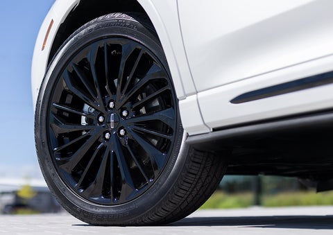 The stylish blacked-out 20-inch wheels from the available Jet Appearance Package are shown. | Nick Mayer Lincoln Mayfield in Mayfield Heights OH