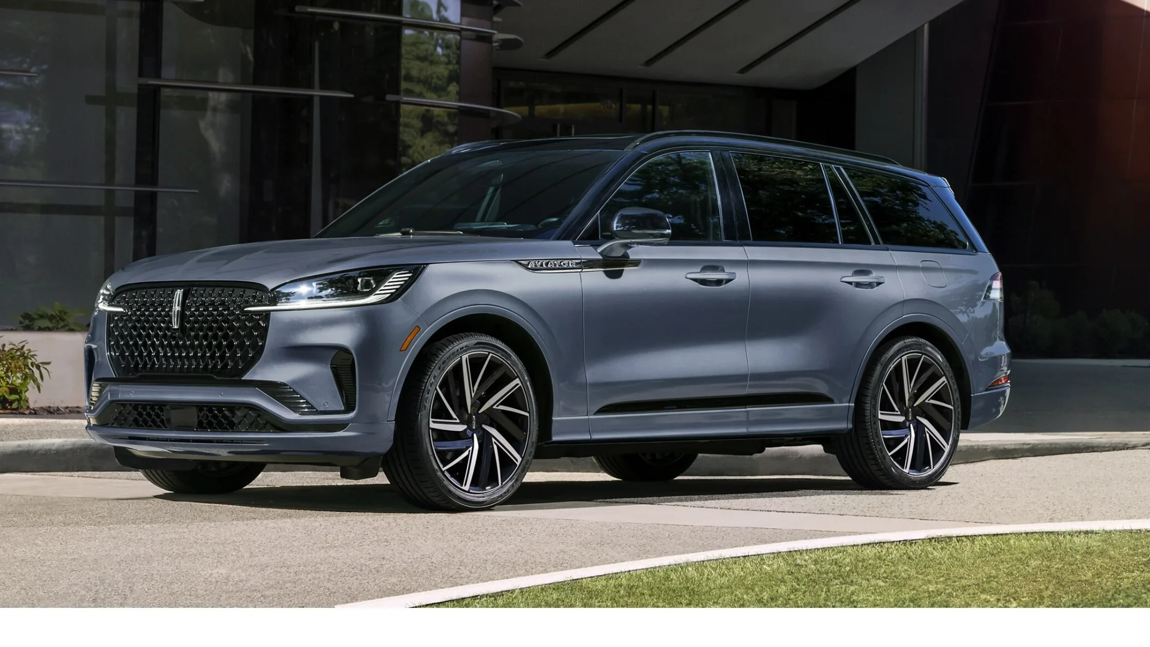 2025 Lincoln Aviator® Black Label SUV side profile parked in scenic desert landscape.