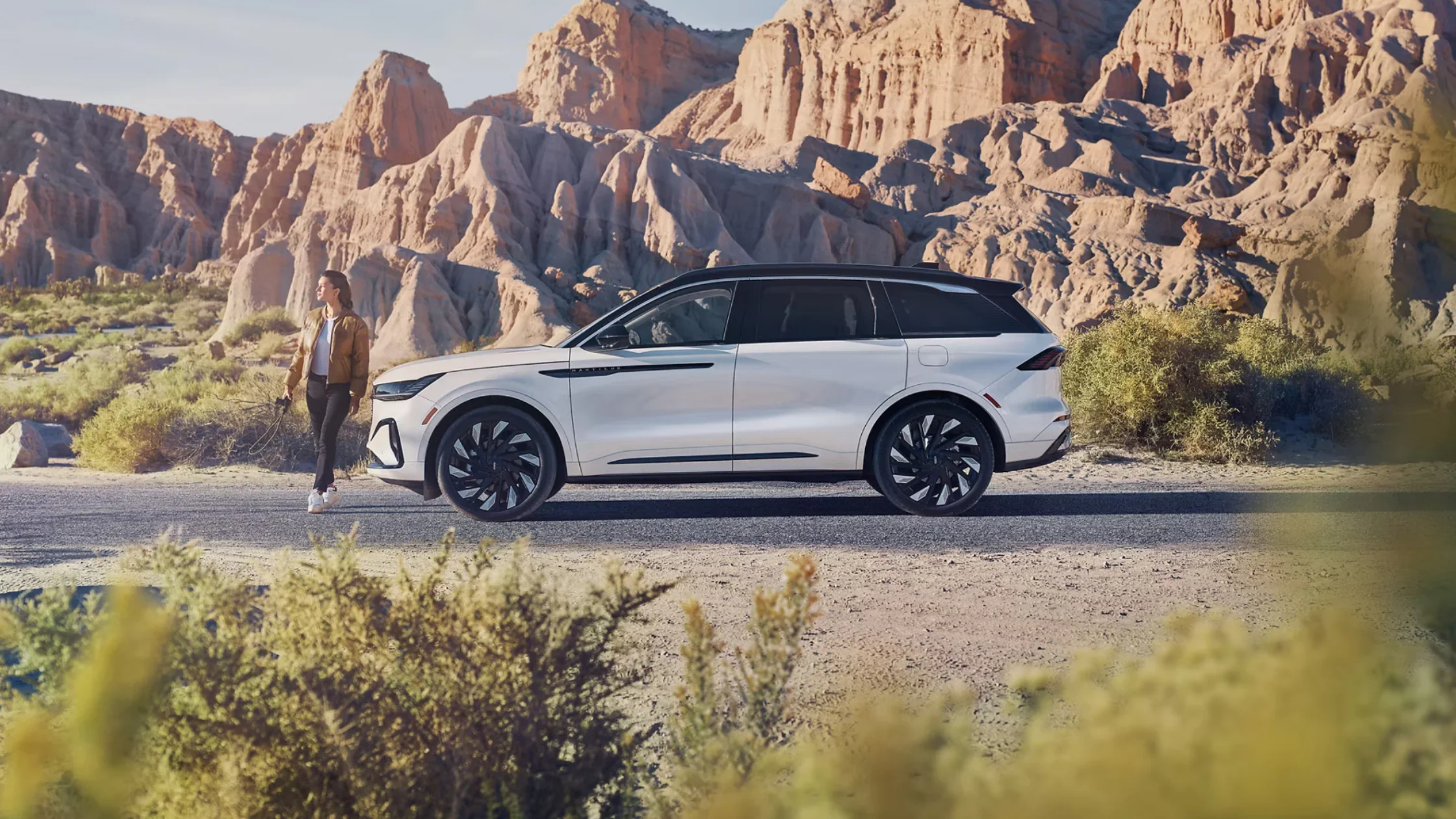 2025 Lincoln Nautilus® Black Label front exterior with illuminated grille and premium wheels.