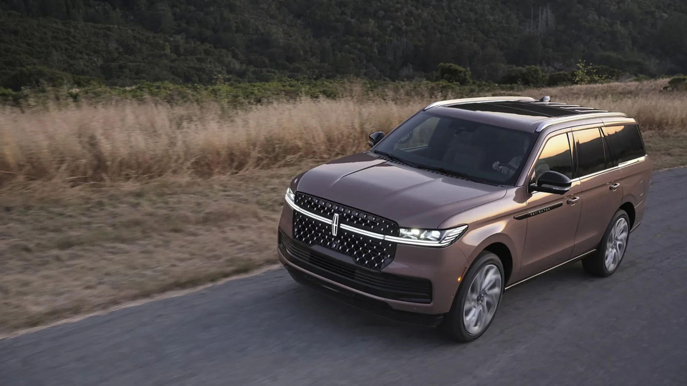 2025 Black Label Navigator® luxury SUV exterior night view with signature grille and LED headlights.