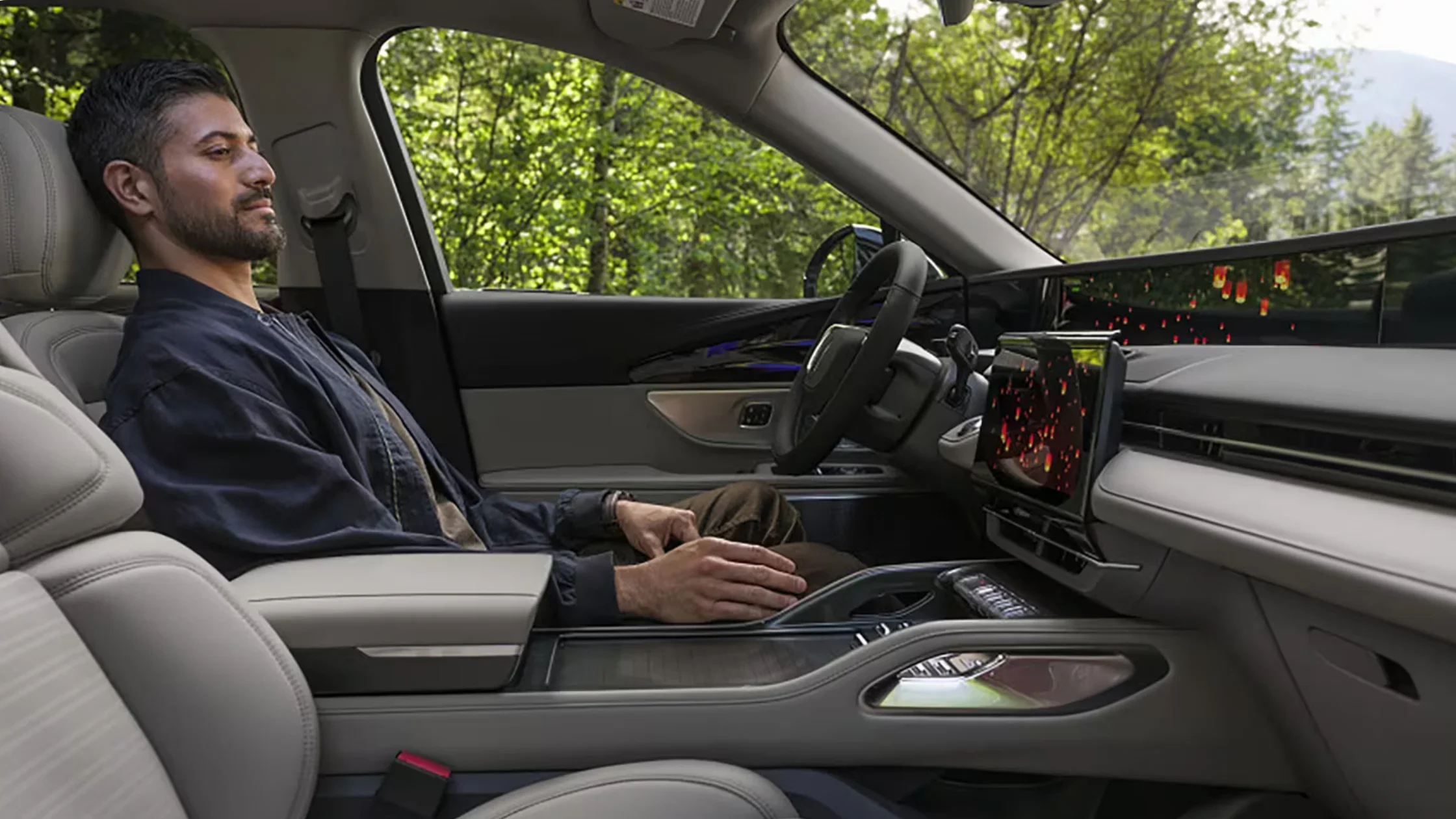 2026 Lincoln Nautilus® interior cockpit with panoramic digital display and ambient lighting.