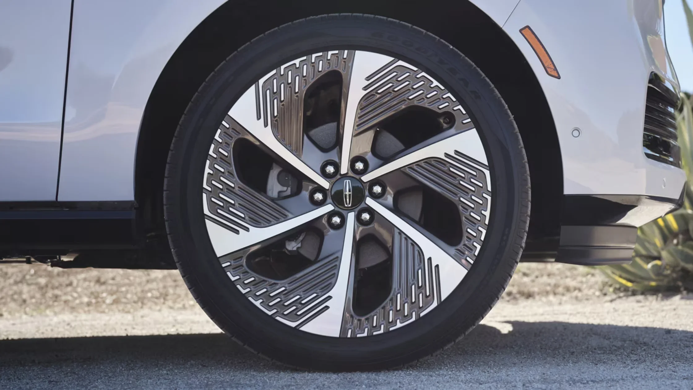 Close-up of the 2025 Lincoln Black Label Navigator wheel with exclusive multi-spoke design.
