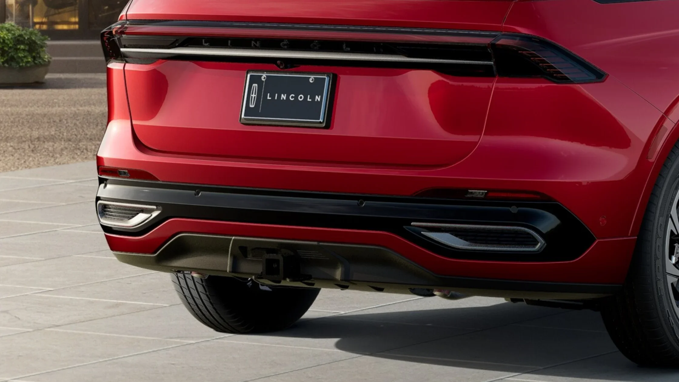 Close-up of the 2025 Lincoln Nautilus® Reserve rear bumper and taillight with integrated trailer hitch.