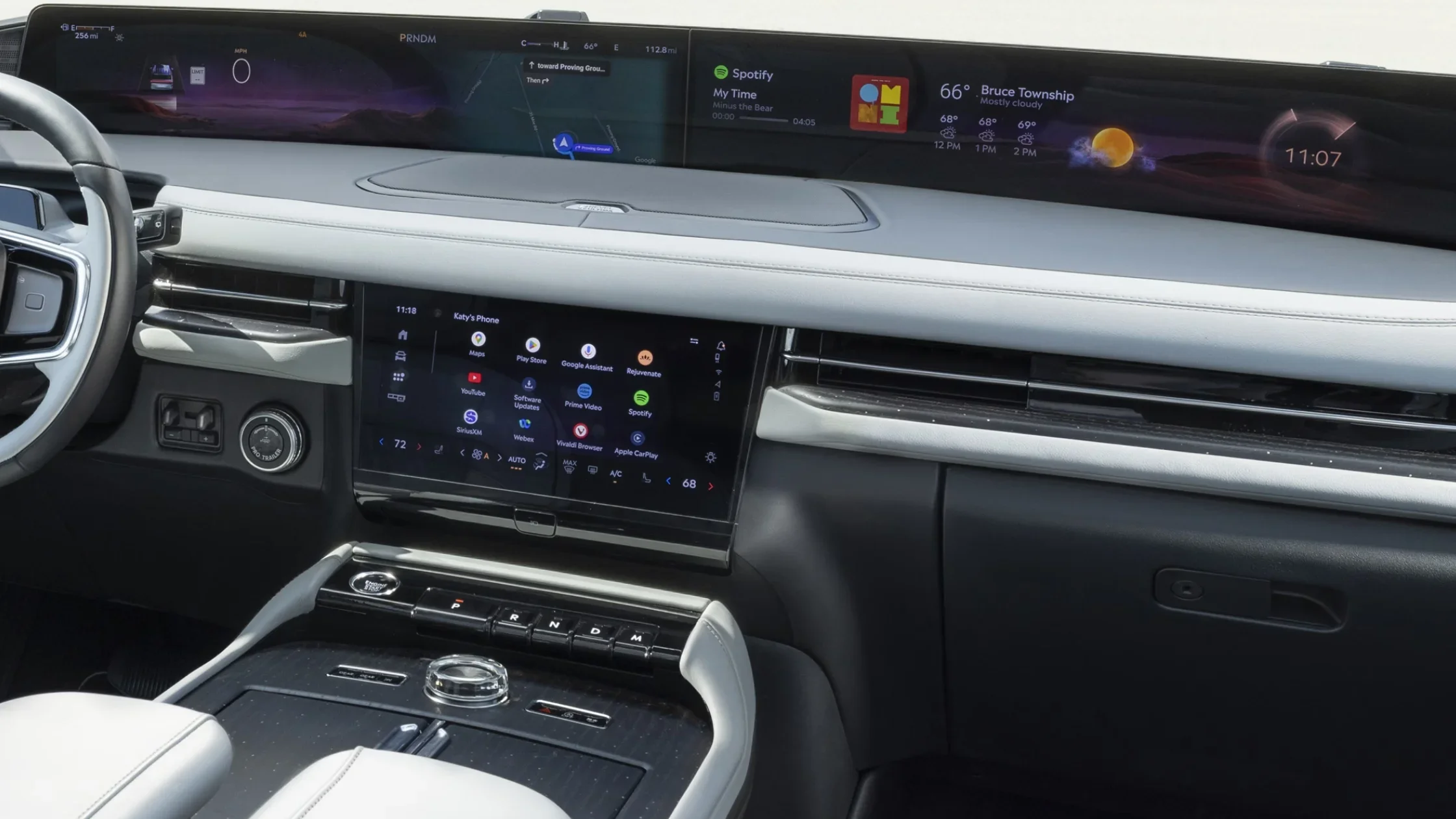 Wide interior shot of 2024 Lincoln Navigator® digital dashboard with multi-screen display